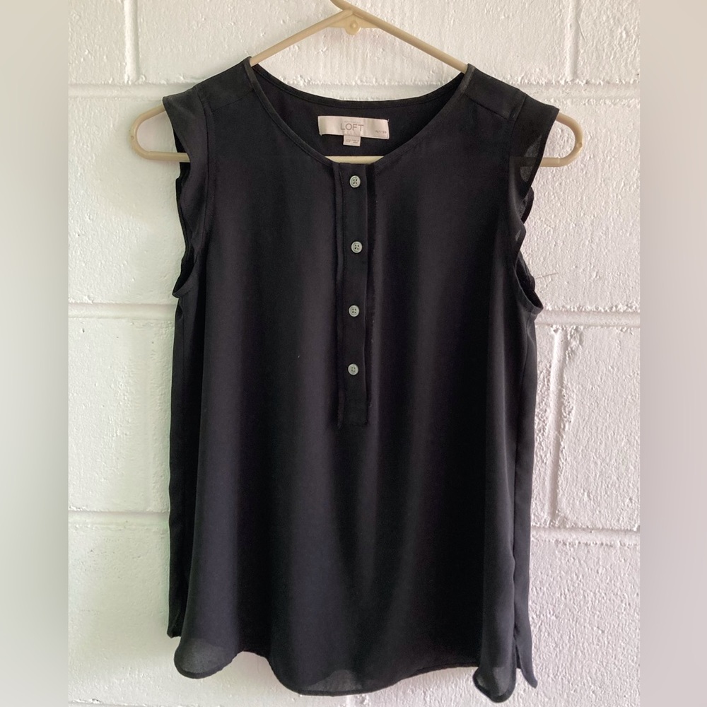 Short-sleeve polyester tops w/ruffled cap sleeve.